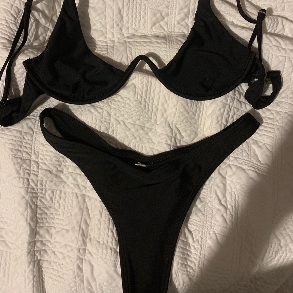 Black bikini